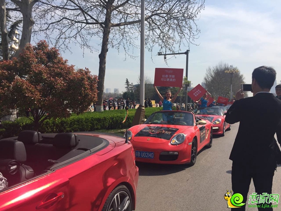 外模+豪車在龍湖公園