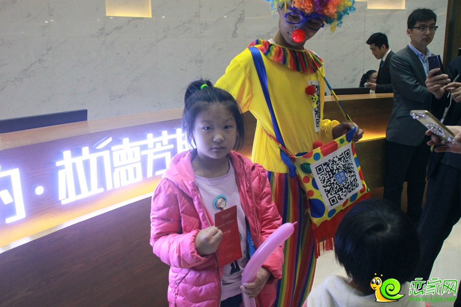 掃碼領(lǐng)紅包的到訪者