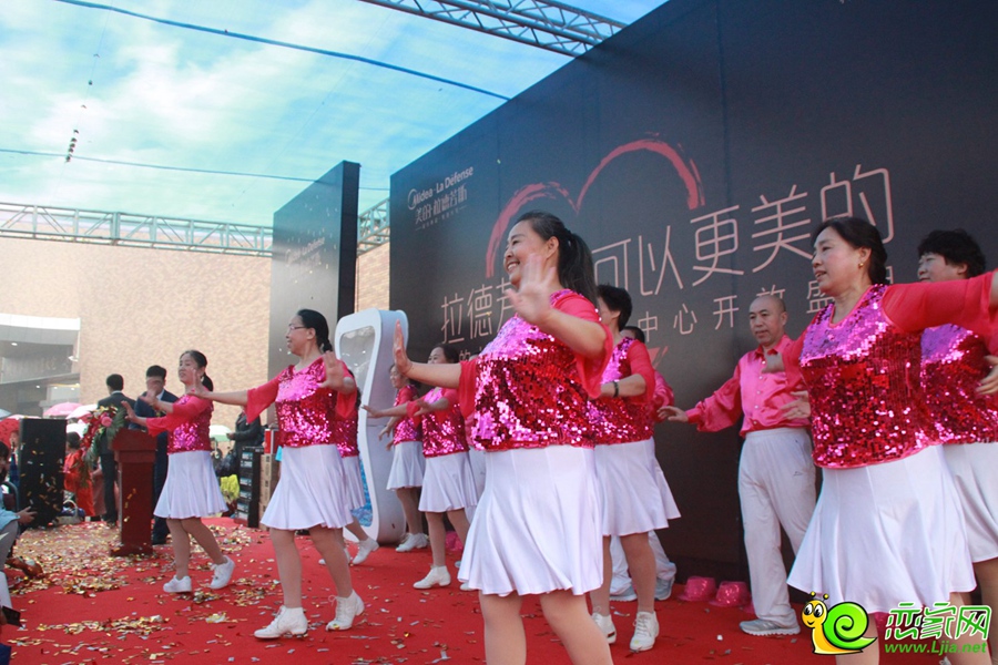 美的城業(yè)主帶來(lái)的廣場(chǎng)舞