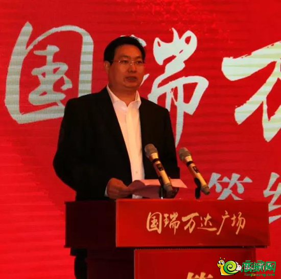 邯山區(qū)區(qū)長(zhǎng)張才芳主持簽約儀式