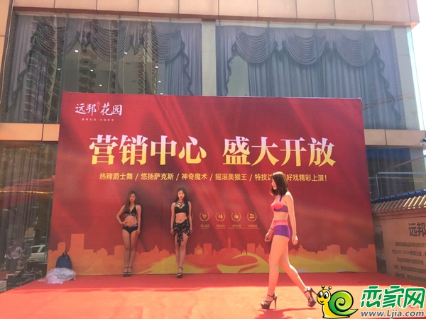 性感比基尼走秀