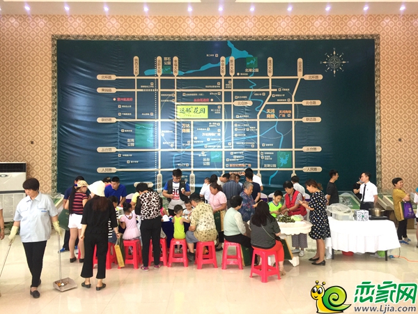 遠(yuǎn)邦花園展廳內(nèi)火爆場(chǎng)面