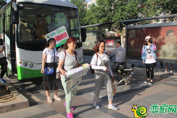 戀家網(wǎng)友前往看房車