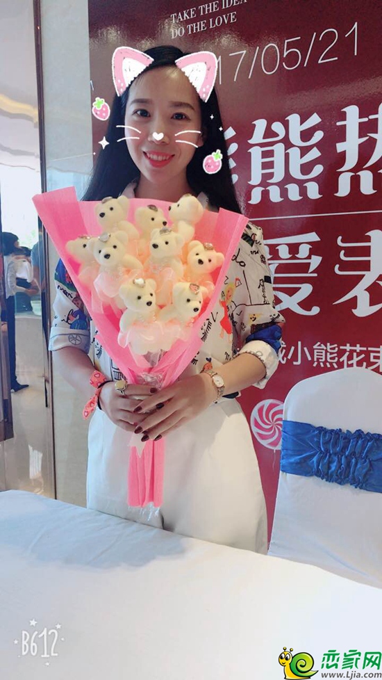 制作完成的小熊花束