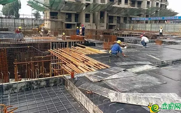 車庫三區(qū)基礎(chǔ)筏板砼澆筑完成