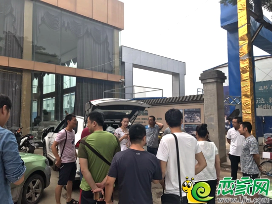 很多粉絲前來觀看