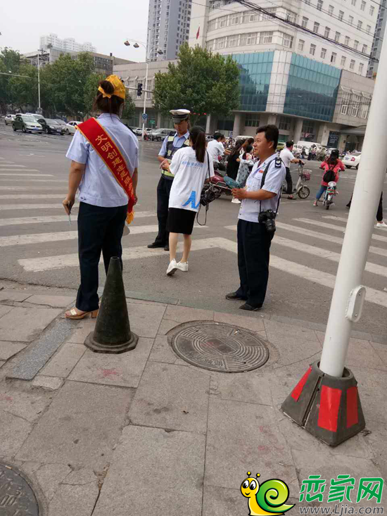 美的地產(chǎn)致敬交警