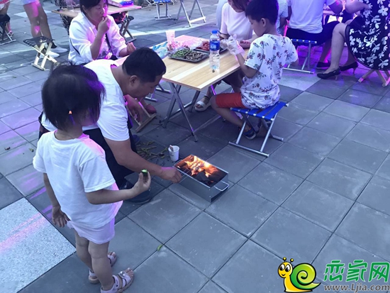 開始進行烤制的業(yè)主