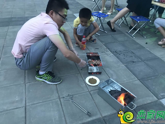 開始進行烤制的業(yè)主