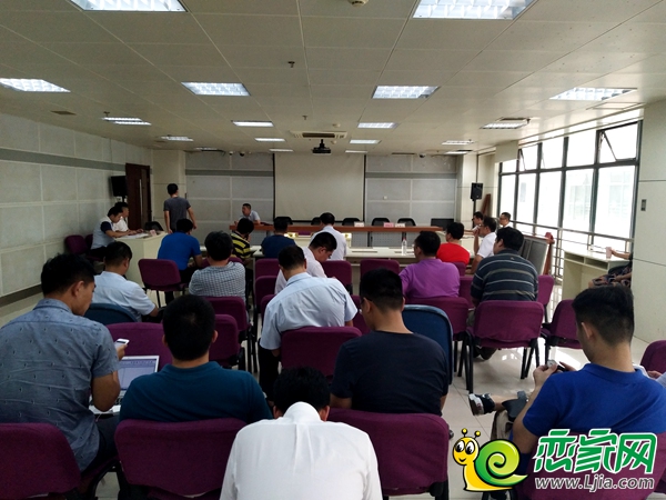 果園路地塊土地拍賣會(huì)現(xiàn)場(chǎng)
