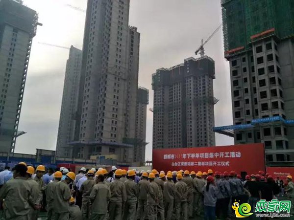 參與集中開工活動的方隊