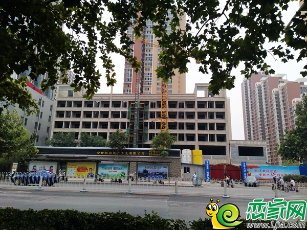 金世紀(jì)花園底商正在建設(shè)當(dāng)中