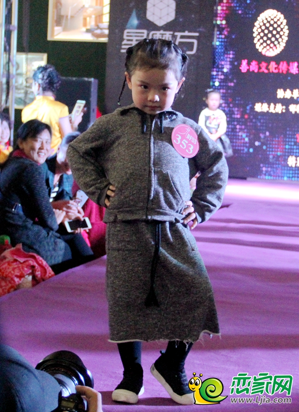 可愛(ài)萌娃